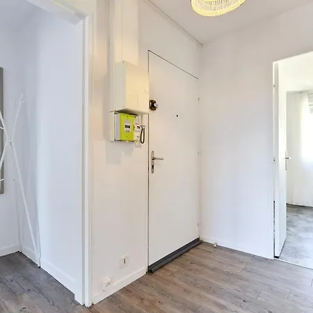 Apartmán 3 Bedrooms, Free Parking, 10 Min From The Arena Remeš