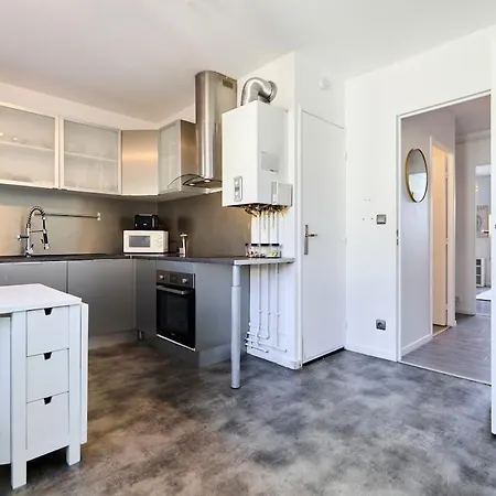 Apartment 3 Bedrooms, Free Parking, 10 Min From The Arena