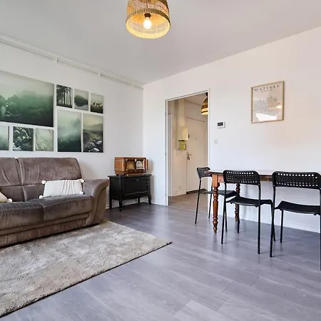 3 Bedrooms, Free Parking, 10 Min From The Arena *