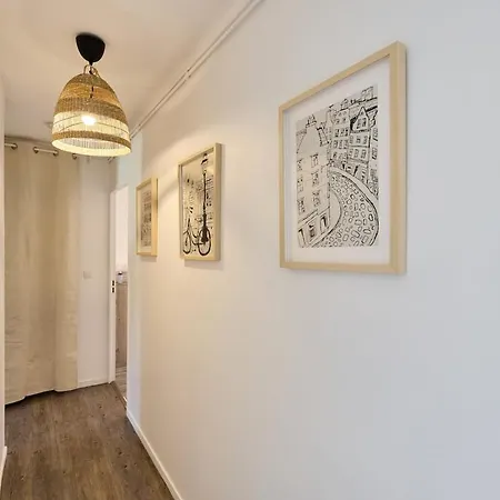 3 Bedrooms, Free Parking, 10 Min From The Arena Apartmán *